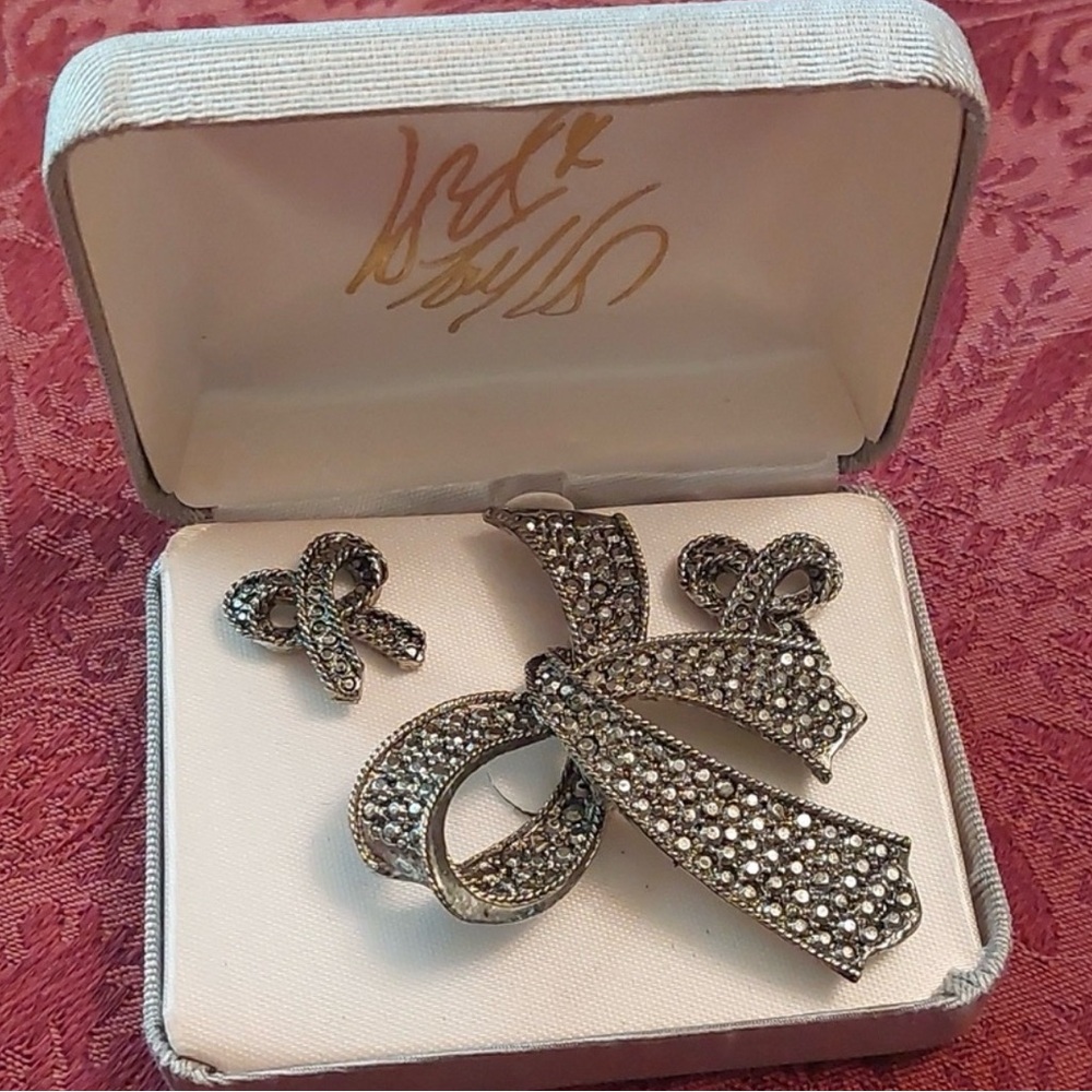Lord & Taylor Womens Vintage Marcasite Bow Brooch Stud Earrings Set
